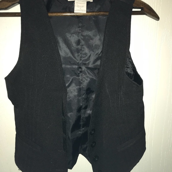 Vest - Picture 2 of 4